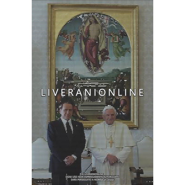 Citta\' del Vaticano 19 / 11 / 2005 Sua Santita\' Papa Benedetto XVI riceve in udienza il Presidente del Consiglio Silvio Berlusconi Ph Flavio Ianniello / Vatican Pool/ag Aldo Liverani
