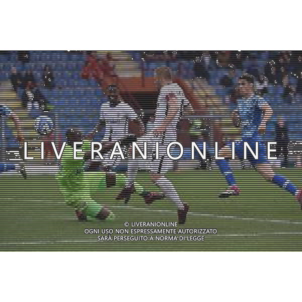 TVRG il contatto in area tra Federico Dionisi (Ascoli) e Alfred Gomis (Como) giudicato da rigore dall\'arbitro Giovanni Ayroldi di Molfetta (BA) Como vs Ascoli Como 22-04-2023 Stadio Giuseppe Sinigaglia Campionato Serie BKT - 34a giornata foto Roberto Garavaglia/ag. Aldo Liverani sas / AGENZIA ALDO LIVERANI SAS