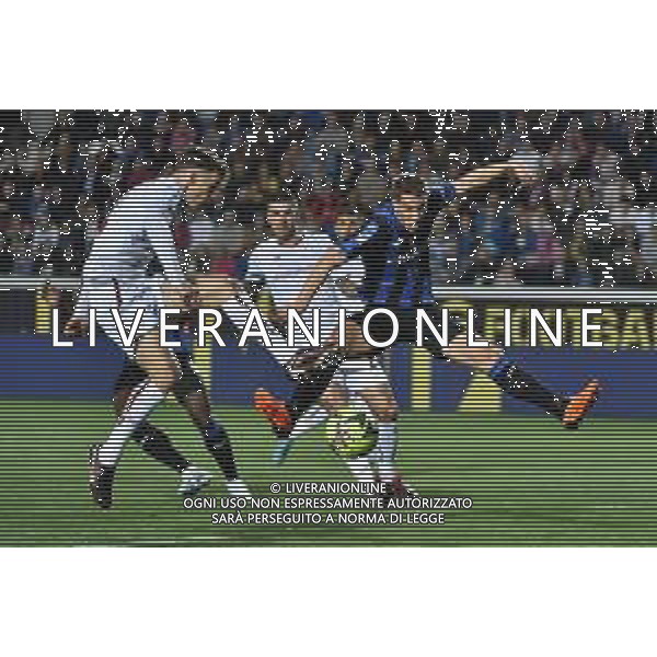 TVRG Diego Llorente (Roma) anticipa Mario Pasalic (Atalanta) Atalanta vs Roma Bergamo 24-04-2023 Gewiss Stadium - Stadio Atleti Azzurri d\'Italia Campionato Serie A TIM - 31a giornata foto Roberto Garavaglia/ag. Aldo Liverani sas / AGENZIA ALDO LIVERANI SAS