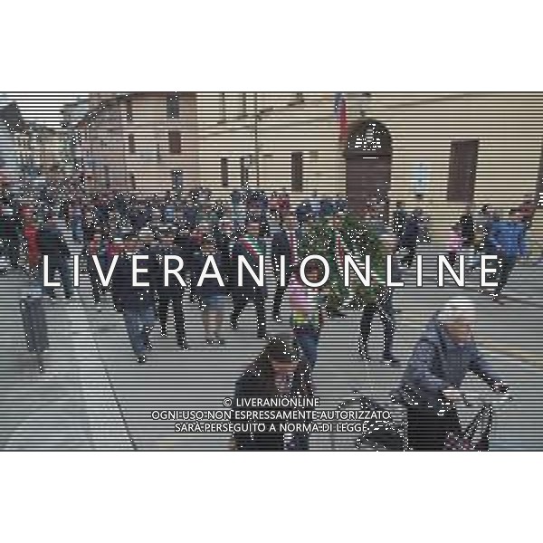 IMOLA 25 APRILE 25 APRILE FESTA DELLA LIBERAZIONE DEI FASCISTI NELLA FOTO SFILATA VERSO MONUMENTO AL PARTIGIANO ©SANNA / AGENZIA ALDO LIVERANI SAS