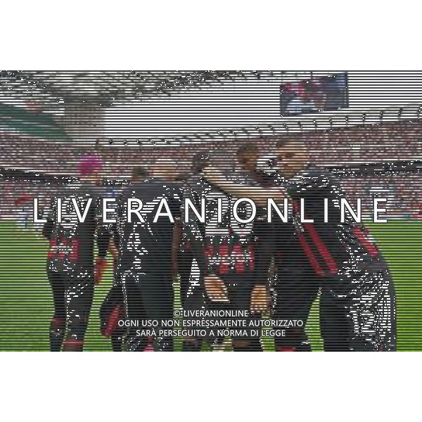AC Milan team form a circle prior to the Italian soccer Serie A match AC Milan vs US Lecce on April 23, 2023 at Giuseppe Meazza Stadium in Milan, Italy. Photo by Emmanuele Mastrodonato/ag. Aldo Liverani sas/ AGENZIA ALDO LIVERANI SAS