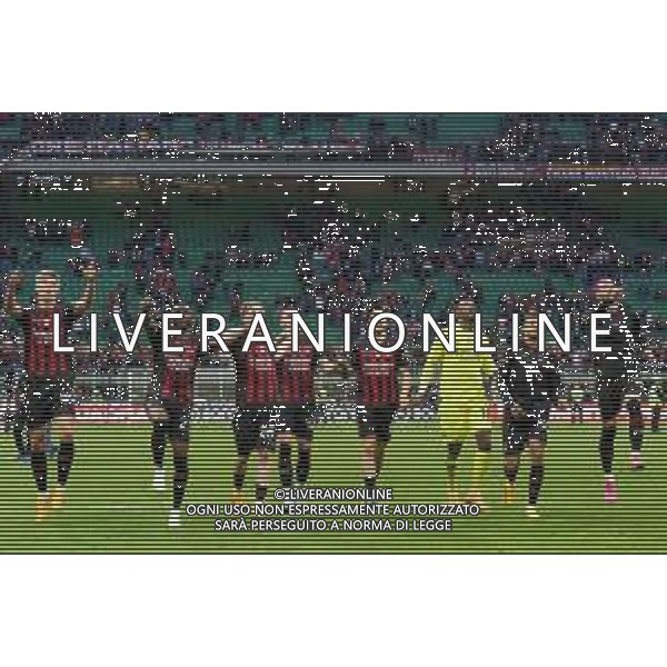 AC Milan players celebrate after the team\'s victory during the Italian soccer Serie A match AC Milan vs US Lecce on April 23, 2023 at Giuseppe Meazza Stadium in Milan, Italy. Photo by Emmanuele Mastrodonato/ag. Aldo Liverani sas/ AGENZIA ALDO LIVERANI SAS