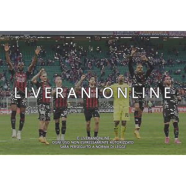 AC Milan players celebrate after the team\'s victory during the Italian soccer Serie A match AC Milan vs US Lecce on April 23, 2023 at Giuseppe Meazza Stadium in Milan, Italy. Photo by Emmanuele Mastrodonato/ag. Aldo Liverani sas/ AGENZIA ALDO LIVERANI SAS