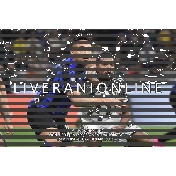 Lautaro Martinez (Inter) e Alex Sandro (Juventus) Inter vs Juventus Milano 26-04-2023 Stadio Giuseppe Meazza San Siro Coppa Italia Frecciarossa - semifinale gara di ritorno foto Roberto Garavaglia/ag. Aldo Liverani sas / AGENZIA ALDO LIVERANI SAS