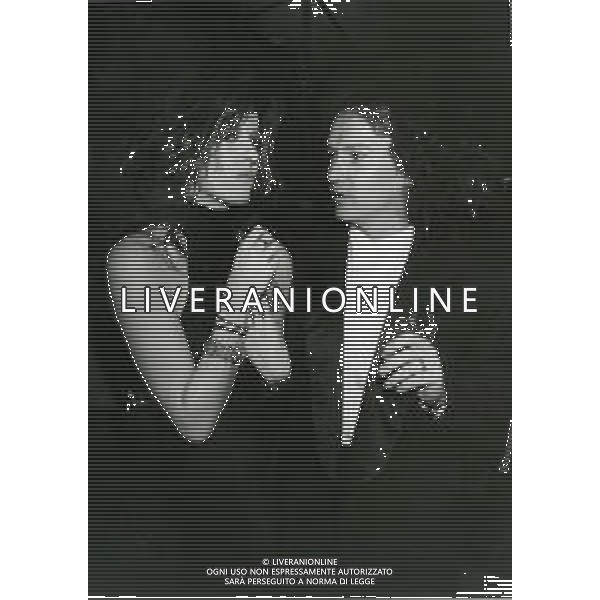 RETROSPETTIVA COMPLESSO MUSICALE POOH NELLA FOTO IL COMPLESSO MUSICALE DEI POOH  FESTA A MILANO NELLA DISCOTECA VOGUE NELL\'ANNO 1987 AG ALDO LIVERANI SAS  
