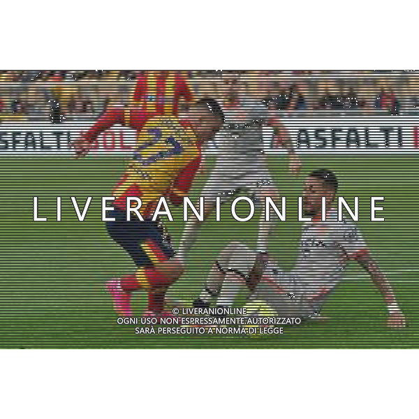 Gabriel Strefezza (US Lecce) and Roberto Pereyra (Udinese Calcio) during the Italian soccer Serie A match US Lecce vs Udinese Calcio on April 28, 2023 at Via del Mare Stadium in Lecce, Italy. Photo by Emmanuele Mastrodonato/ag. Aldo Liverani sas/ AGENZIA ALDO LIVERANI SAS