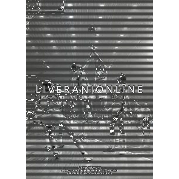 04-03-1979 CANTU\' CAMPIONATO DI BASKET SERIE A 1 GABETTI CANTU\'-PERUGINA BASKET ROMA 86-87 NELLA FOTO AZIONE DI GIOCO AG ALDO LIVERANI SAS