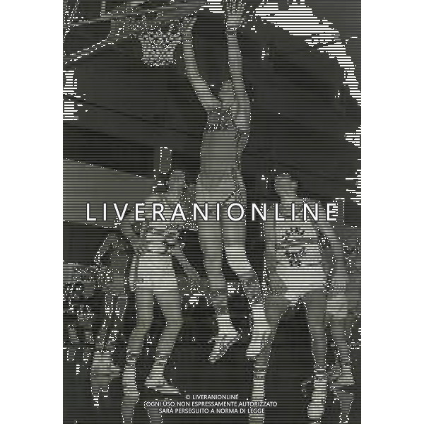 04-02-1979 VIGEVANO -CAMPIONATO DI BASKET SERIE A1 MECAP VIGEVANO-CHINA MARTINI TORINO 77-74 NELLA FOTO AZIONE DI GIOCO AG ALDO LIVERANI SAS