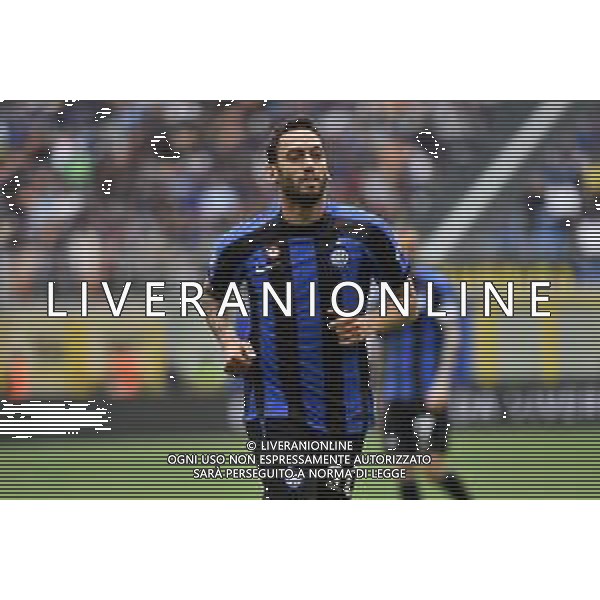 Hakan Calhanoglu (Inter) con la maglia senza sponsor Inter vs Lazio Milano 30-04-2023 Stadio Giuseppe Meazza - San Siro Campionato Serie A TIM - 32a giornata foto Roberto Garavaglia/ag. Aldo Liverani sas / AGENZIA ALDO LIVERANI SAS
