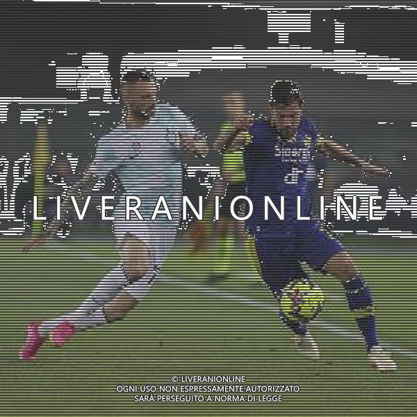Simone Verdi of Hellas Verona FC battle for the ball with Marcelo Brozovic of Inter FC during Hellas Verona vs FC Internazionale, 33° Serie A Tim 2022-23 game at Marcantonio Bentegodi Stadium in Verona, Italy, on May 03, 2023. (Photo by Davide Casentini) / AGENZIA ALDO LIVERANI SAS