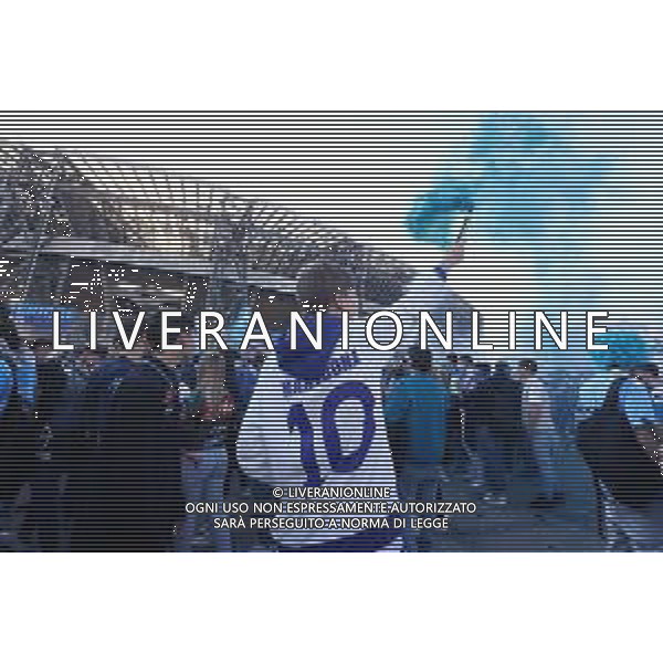 04-05-20323 Napoli- Festeggiamenti dei tifosi per la vittoria dello scudetto fuori lo stadio Diego Armando Maradona Foto Mosca, Ag.Liverani
