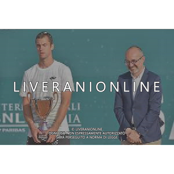 07-05-2023, torneo internazionale di tennis Sardegna Open Challenger 173, presso Tennis club Monte Urpinu, Cagliari. In gara Ugo Humbert (Francia) contro Laslo Djere (Serbia). Salvatore Moi/Aldo Liverani s.a.s. Nella foto: Premiazioni del singolo, secondo classificatoLaslo Djere (Serbia), Nella foto chi premia: da sinistra a destra paolo Truzzu (Sindaco di Cagliari)