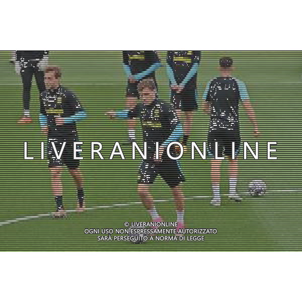 TVRG Allenamento Inter nella foto Nicolo\' Barella (Inter) Appiano Gentile (CO) 09-05-2023 Centro sportivo Suning in memoria di Angelo Moratti Allenamento dell\'Inter in preparazione della gara contro il Milan valevole per la gara di andata delle semifinali della UEFA Champions League foto Roberto Garavaglia/ag. Aldo Liverani sas/ AGENZIA ALDO LIVERANI SAS
