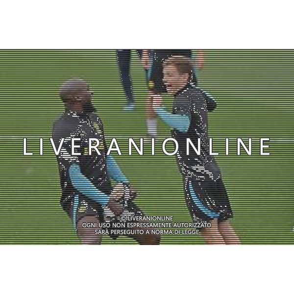 TVRG Allenamento Inter nella foto Romelu Lukaku (Inter) e Nicolo\' Barella (Inter) Appiano Gentile (CO) 09-05-2023 Centro sportivo Suning in memoria di Angelo Moratti Allenamento dell\'Inter in preparazione della gara contro il Milan valevole per la gara di andata delle semifinali della UEFA Champions League foto Roberto Garavaglia/ag. Aldo Liverani sas/ AGENZIA ALDO LIVERANI SAS