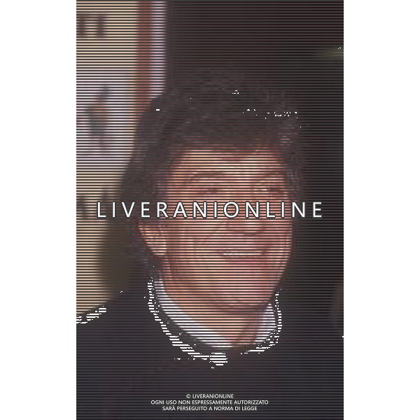 RETROSPETTIVA GIGI PROIETTI ATTORE NELLA FOTO GIGI PROIETTI CONFERENZA STAMPA “I SETTE RE DI ROMA“ NELL\'ANNO 1989 AL TEATRO NUOVO DI MILANO AG ALDO LIVERANI SAS  