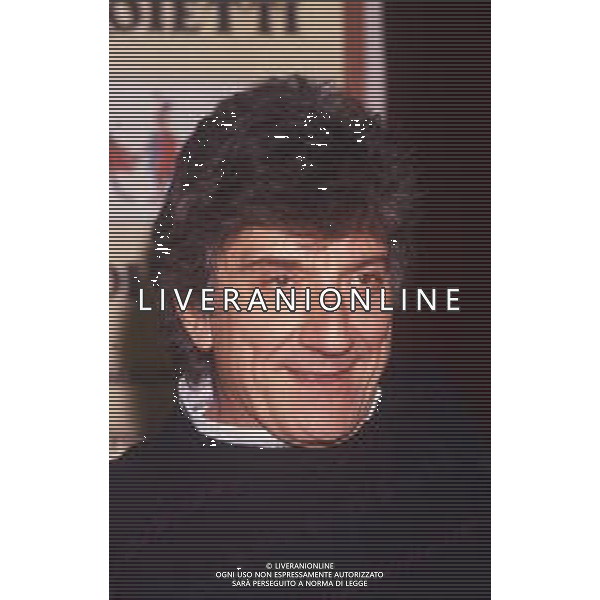RETROSPETTIVA GIGI PROIETTI ATTORE NELLA FOTO GIGI PROIETTI CONFERENZA STAMPA “I SETTE RE DI ROMA“ NELL\'ANNO 1989 AL TEATRO NUOVO DI MILANO AG ALDO LIVERANI SAS   