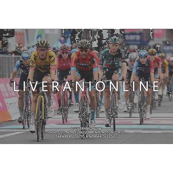 09-05-2023 Giro D\'italia; Tappa 04 Venosa - Lago Laceno; 2023, Jumbo - Visma; 2023, Bahrain - Victorious; Bouwman, Koen; Caruso, Damiano; Lago Laceno; ©SIROTTI / AGENZIA ALDO LIVERANI SAS