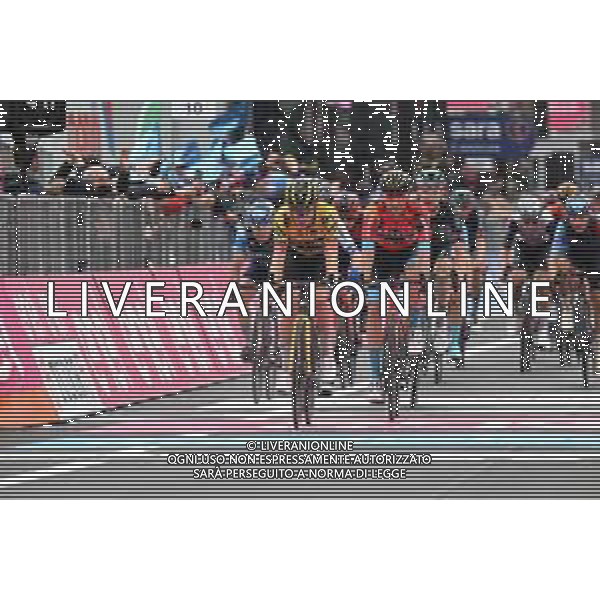 09-05-2023 Giro D\'italia; Tappa 04 Venosa - Lago Laceno; 2023, Jumbo - Visma; 2023, Bahrain - Victorious; Bouwman, Koen; Caruso, Damiano; Lago Laceno; ©SIROTTI / AGENZIA ALDO LIVERANI SAS