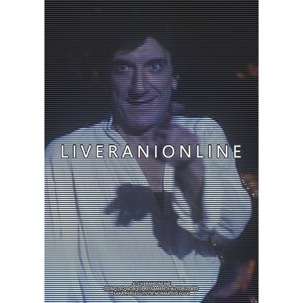 RETROSPETTIVA GIGI PROIETTI ATTORE NELLA FOTO GIGI PROIETTI NELLA COMMEDIA TEATRALE“I SETTE RE DI ROMA“A MILANO NELL\'ANNO 1989 AG ALDO LIVERANI SAS  