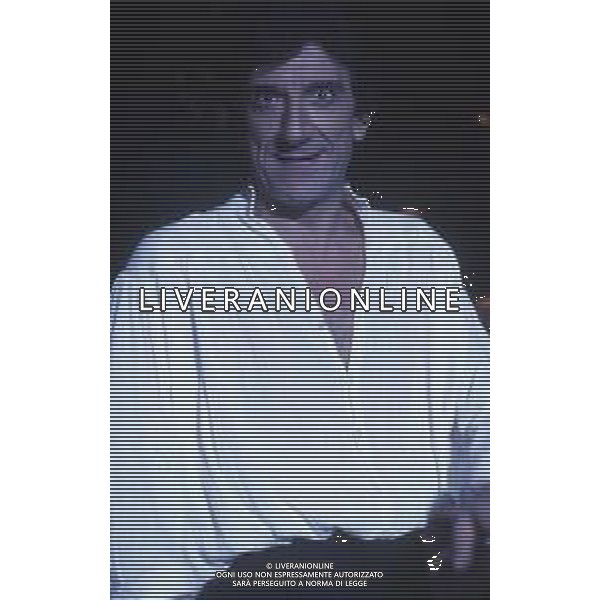 RETROSPETTIVA GIGI PROIETTI ATTORE NELLA FOTO GIGI PROIETTI NELLA COMMEDIA TEATRALE“I SETTE RE DI ROMA“A MILANO NELL\'ANNO 1989 AG ALDO LIVERANI SAS  