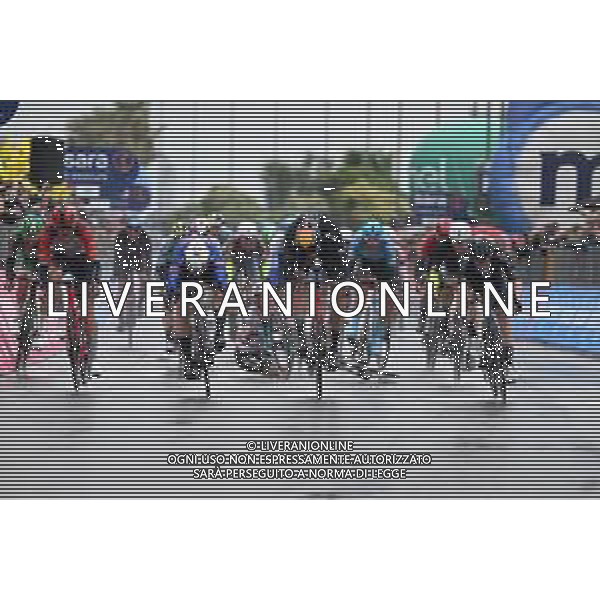 10-05-2023 Giro D\'italia; Tappa 05 Atripalda - Salerno; 2023, Alpecin - Deceuninck; 2023, Bahrain - Victorious; 2023, Trek - Segafredo; 2023, Green Project Bardiani - Csf Faizane; 2023, Astana Qazaqstan; Groves, Kaden; Milan, Jonathan; Dainese, Alberto; Pedersen, Mads; Fiorelli, Filippo; Cavendish, Mark; Salerno; ©SIROTTI / AGENZIA ALDO LIVERANI SAS