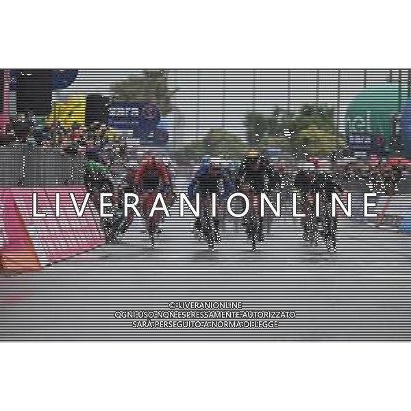 10-05-2023 Giro D\'italia; Tappa 05 Atripalda - Salerno; 2023, Alpecin - Deceuninck; 2023, Bahrain - Victorious; 2023, Trek - Segafredo; 2023, Green Project Bardiani - Csf Faizane; 2023, Astana Qazaqstan; Groves, Kaden; Milan, Jonathan; Dainese, Alberto; Pedersen, Mads; Fiorelli, Filippo; Cavendish, Mark; Salerno; ©SIROTTI / AGENZIA ALDO LIVERANI SAS