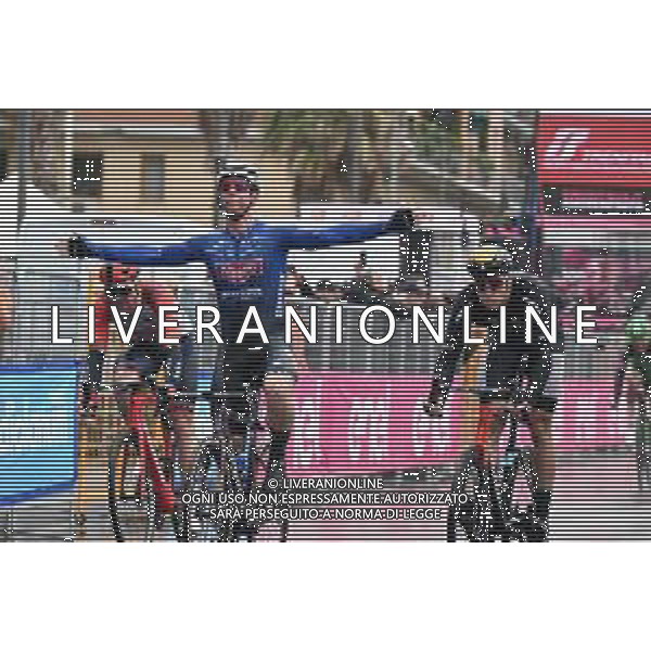 10-05-2023 Giro D\'italia; Tappa 05 Atripalda - Salerno; 2023, Alpecin - Deceuninck; 2023, Bahrain - Victorious; Groves, Kaden; Milan, Jonathan; Salerno; ©SIROTTI / AGENZIA ALDO LIVERANI SAS