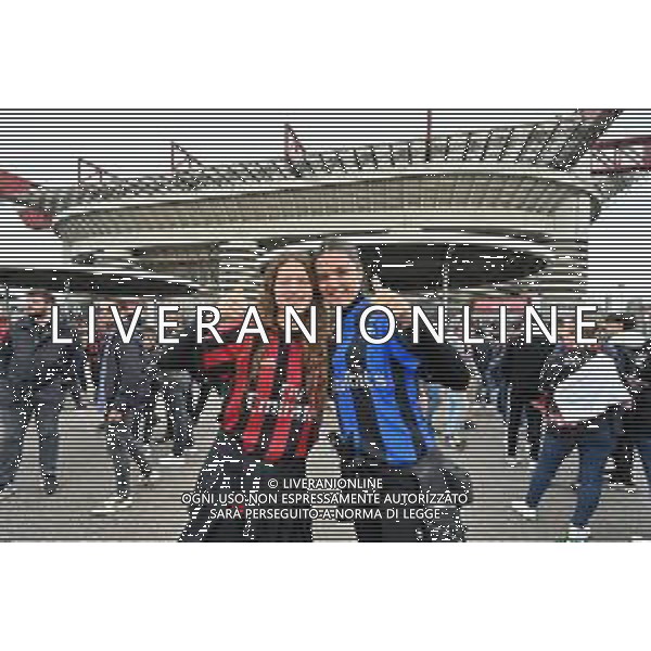 tifose in attesa del derby fuori dallo stadio Milan vs Inter Milano 10-05-2023 Stadio Giuseppe Meazza - San Siro UEFA Champions League semifinale - gara di andata foto Roberto Garavaglia/ag. Aldo Liverani sas / AGENZIA ALDO LIVERANI SAS