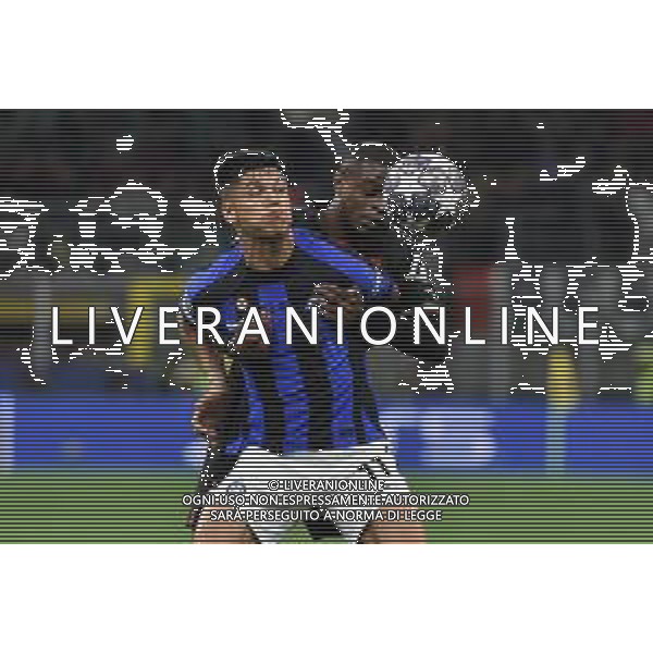 Joaquin Correa (Inter) e dietro Pierre Kalulu (Milan) Milan vs Inter Milano 10-05-2023 Stadio Giuseppe Meazza - San Siro UEFA Champions League semifinale - gara di andata foto Roberto Garavaglia/ag. Aldo Liverani sas / AGENZIA ALDO LIVERANI SAS