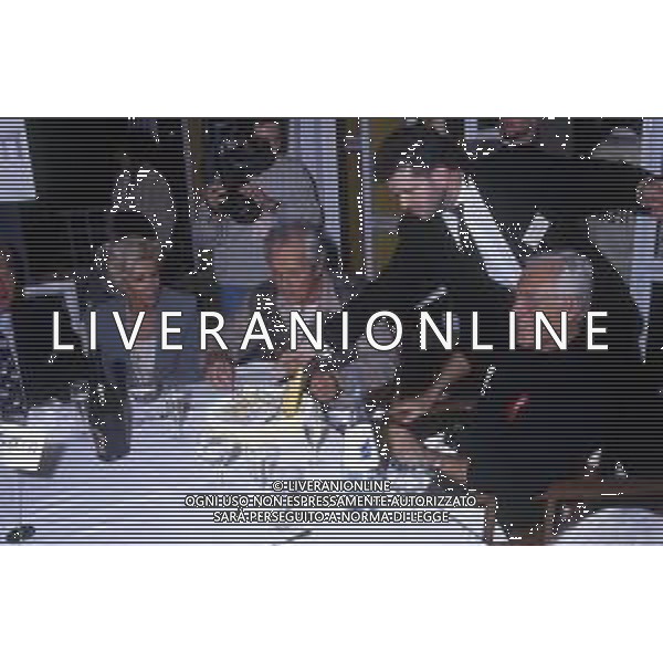 RETROSPETTIVA GIORGIO ARMANI STILISTA NELLA FOTO GIORGIO ARMANI NELL\'ANNO 1994 A MILANO CON OTTAVIO MISSONI E LEA PERICOLI AL MURATTI TIME AG ALDO LIVERANI SAS 