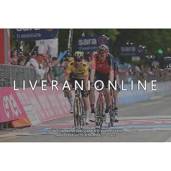 13-05-2023 Giro D\'italia; Tappa 08 Terni - Fossombrone; 2023, Ineos Grenadiers; 2023, Jumbo - Visma; Geoghegan, Hart Tao; Roglic, Primoz; Fossombrone; ©SIROTTI / AGENZIA ALDO LIVERANI SAS
