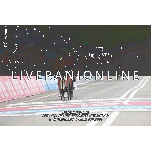 13-05-2023 Giro D\'italia; Tappa 08 Terni - Fossombrone; 2023, Ineos Grenadiers; 2023, Jumbo - Visma; Geoghegan, Hart Tao; Roglic, Primoz; Fossombrone; ©SIROTTI / AGENZIA ALDO LIVERANI SAS