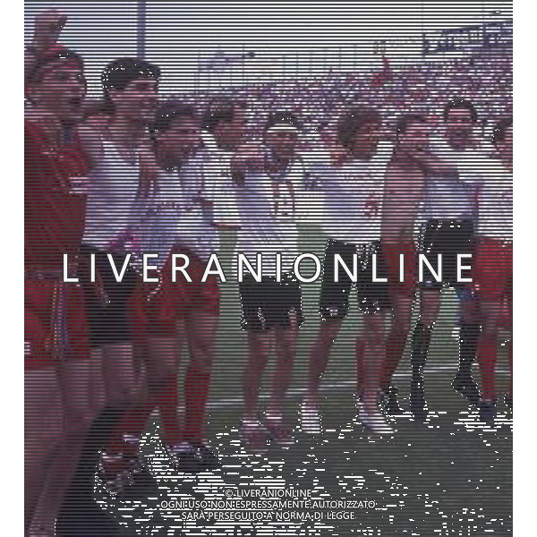 16-06-1991 CREMONA CAMPIONATO DI CALCIO SERIE B CREMONESE-AVELLINO NELLA FOTO I GIOCATORI DELLA CREMONESE FESTEGGIANO LA PROMOZIONE IN SERIE A AG ALDO LIVERANI SAS