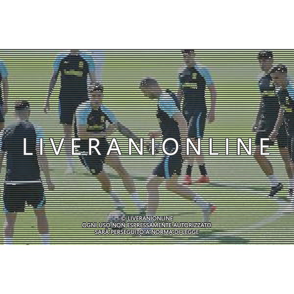 TVRG Allenamento Inter nella foto Joaquin Correa (Inter) e Edin Dzeko (Inter) Appiano Gentile (CO) 15-05-2023 Centro sportivo Suning in memoria di Angelo Moratti Allenamento dell\'Inter in preparazione della gara contro il Milan valevole per la gara di ritorno delle semifinali della UEFA Champions League foto Roberto Garavaglia/ag. Aldo Liverani sas/ AGENZIA ALDO LIVERANI SAS