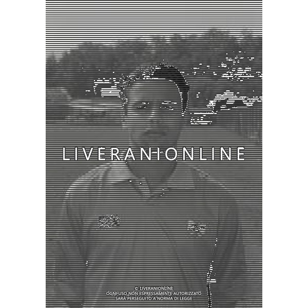 NEG-RETROSPETTIVA VITTORIO COZZELLA CALCIATORE NELLA FOTO VITTORIO COZZELLA CON LA MAGLIA DEL LECCE CALCIO NELL\'ANNO 1994-1995 AG ALDO LIVERANI SAS
