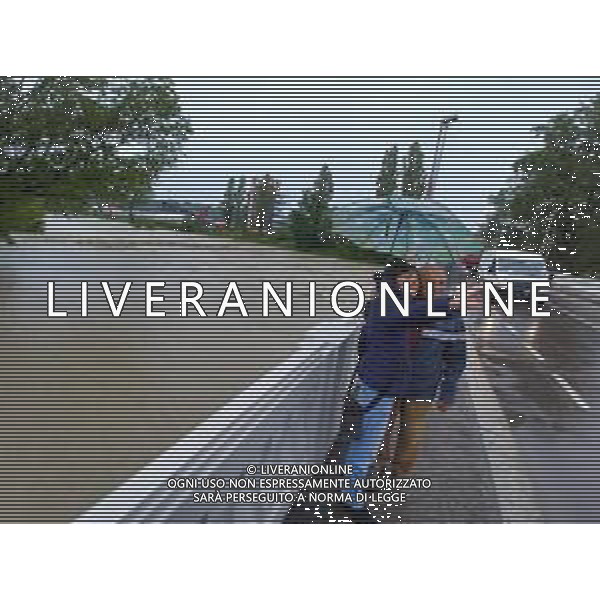 IMOLA 16-05-2023 CITTADINI IMOLESI SI FANNO I SELFIE SUL PONTE CHE ATTRAVERSA IL FIUME SANTERNO IN PIENA CON LO SFONDO DELL\' AUTODROMO ©SANNA / AGENZIA ALDO LIVERANI SAS