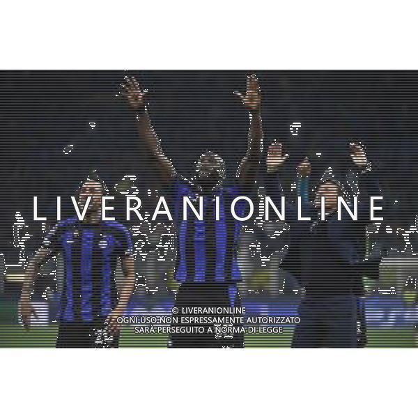 Hakan Calhanoglu (Inter), Romelu Lukaku (Inter) e Javier Zanetti vicepresidente Inter esultanza a fine partita Inter vs Milan Milano 16-05-2023 Stadio Giuseppe Meazza - San Siro UEFA Champions League semifinale - gara di ritorno foto Roberto Garavaglia/ag. Aldo Liverani sas/ AGENZIA ALDO LIVERANI SAS