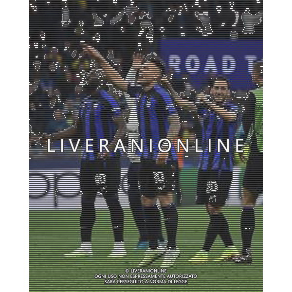 da SX Romelu Lukaku (Inter), Lautaro Martinez (Inter) e Hakan Calhanoglu (Inter) esultanza a fine partita Inter vs Milan Milano 16-05-2023 Stadio Giuseppe Meazza - San Siro UEFA Champions League semifinale - gara di ritorno foto Roberto Garavaglia/ag. Aldo Liverani sas / AGENZIA ALDO LIVERANI SAS