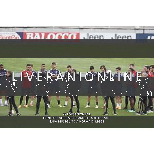 TVMV-Torino 17.05.2023 Continassa © Manuela Viganti/Agenzia Aldo Liverani Allenamento rifinitura Europa League 2022/2023 Siviglia vs Juventus Nella foto: massimiliano allegri parla con la squadra ©Viganti / AGENZIA ALDO LIVERANI SAS