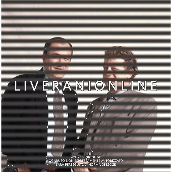 RETROSPETTIVA BERNARDO BERTOLUCCI REGISTA NELLA FOTO NELL\'ANNO 1990 CON IL PRODUTTORE JEREMY THOMAS AG ALDO LIVERANI SAS