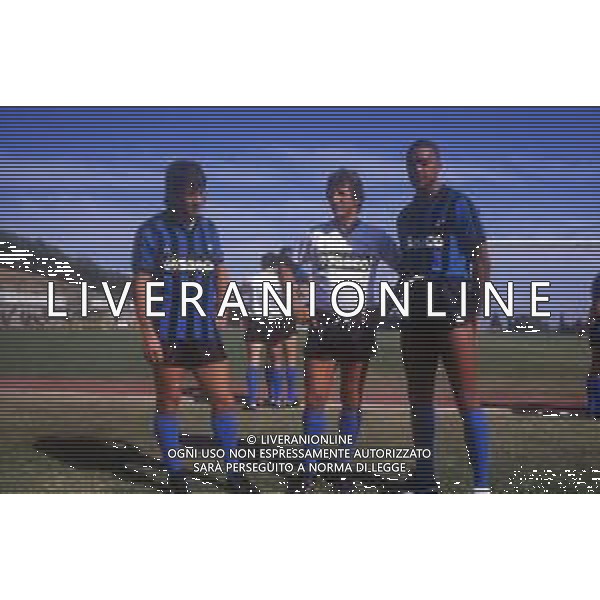 RETROSPETTIVA GIUSEPPE MATERAZZI ALLENATORE CALCIO NELLA FOTO GIUSEPPE MATERAZZI ALLENATORE DEL PISA CALCIO NELL\'ANNO 1987-1988 CON CARLOS DUNGA E PAUL ELLIOTT AG ALDO LIVERANI SAS