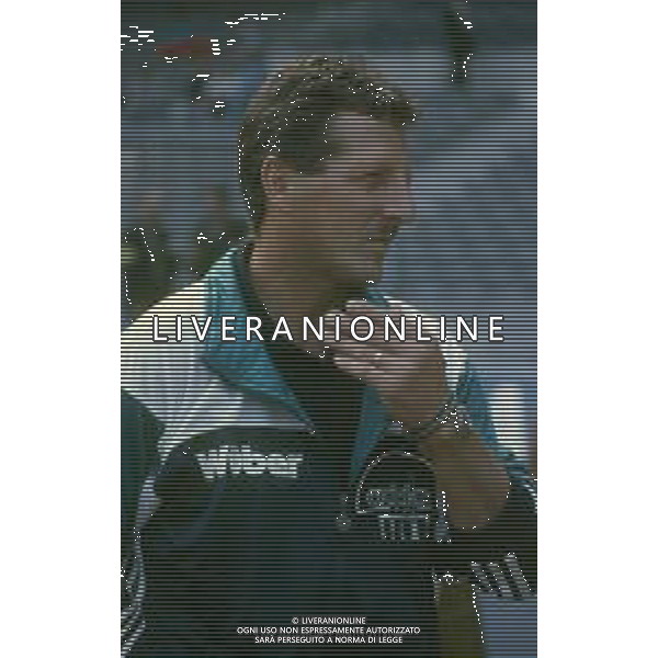 RETROSPETTIVA GIUSEPPE MATERAZZI ALLENATORE CALCIO NELLA FOTO GIUSEPPE MATERAZZI ALLENATORE DEL BARI CALCIO NELL\'ANNO 1994--1995 AG ALDO LIVERANI SAS 