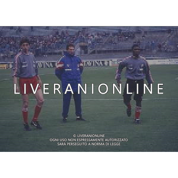 RETROSPETTIVA GIUSEPPE MATERAZZI ALLENATORE CALCIO NELLA FOTO GIUSEPPE MATERAZZI ALLENATORE DEL BARI CALCIO NELL\'ANNO 1994--1995 AG ALDO LIVERANI SAS 