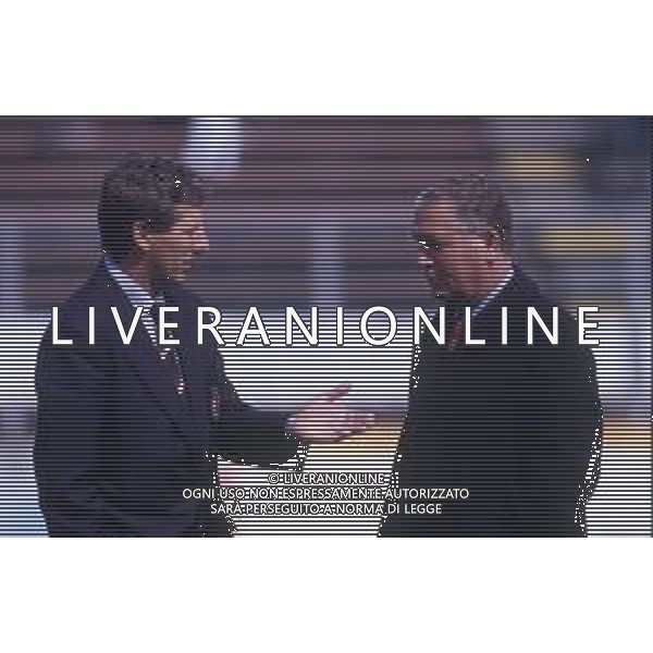 RETROSPETTIVA GIUSEPPE MATERAZZI ALLENATORE CALCIO NELLA FOTO GIUSEPPE MATERAZZI ALLENATORE DEL BARI CALCIO NELL\'ANNO 1994--1995 CON IL PRESIDENTE DEL BARI CALCIO VINCENZO MATARRESE AG ALDO LIVERANI SAS 
