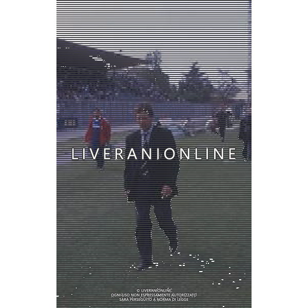 RETROSPETTIVA GIUSEPPE MATERAZZI ALLENATORE CALCIO NELLA FOTO GIUSEPPE MATERAZZI ALLENATORE DEL BARI CALCIO NELL\'ANNO 1994--1995 AG ALDO LIVERANI SAS 