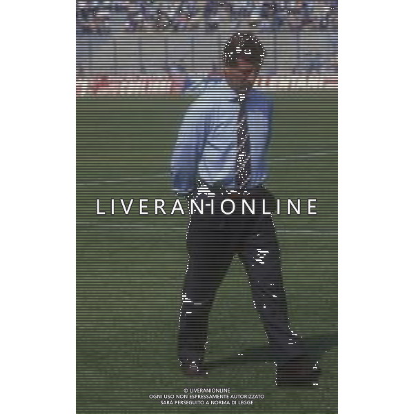 RETROSPETTIVA GIUSEPPE MATERAZZI ALLENATORE CALCIO NELLA FOTO GIUSEPPE MATERAZZI ALLENATORE DEL BARI CALCIO NELL\'ANNO 1994--1995 AG ALDO LIVERANI SAS 