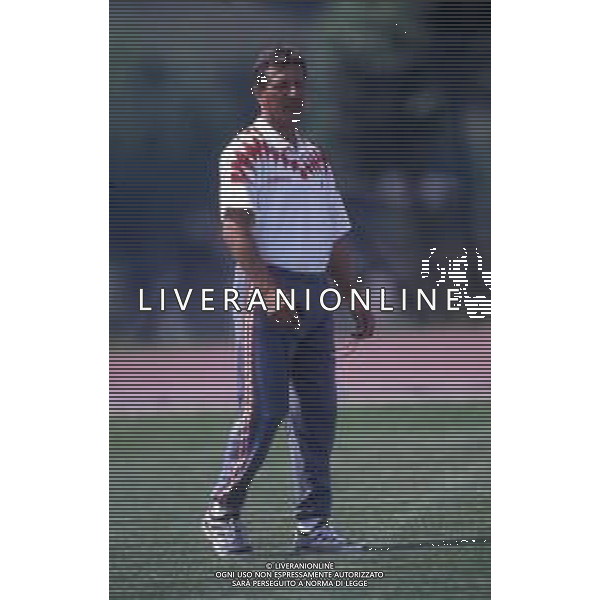 RETROSPETTIVA GIUSEPPE MATERAZZI ALLENATORE CALCIO NELLA FOTO GIUSEPPE MATERAZZI ALLENATORE DEL BARI CALCIO NELL\'ANNO 1995--1996 AG ALDO LIVERANI SAS  