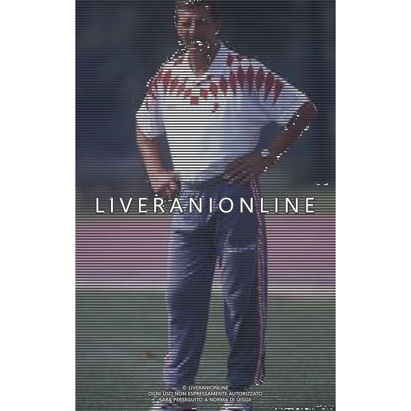 RETROSPETTIVA GIUSEPPE MATERAZZI ALLENATORE CALCIO NELLA FOTO GIUSEPPE MATERAZZI ALLENATORE DEL BARI CALCIO NELL\'ANNO 1995--1996 AG ALDO LIVERANI SAS  