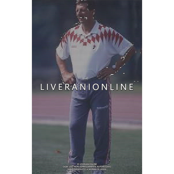 RETROSPETTIVA GIUSEPPE MATERAZZI ALLENATORE CALCIO NELLA FOTO GIUSEPPE MATERAZZI ALLENATORE DEL BARI CALCIO NELL\'ANNO 1995--1996 AG ALDO LIVERANI SAS  