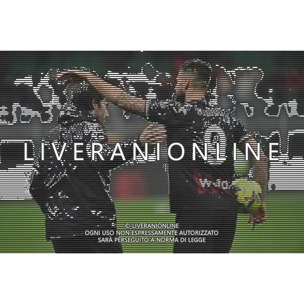 Olivier Giroud (Milan) porta via il pallone a fine partita e sulla SX Sandro Tonali (Milan) Milan vs Sampdoria Milano 20-05-2023 Stadio Giuseppe Meazza - San Siro Campionato Serie A TIM - 36a giornata foto Roberto Garavaglia/ag. Aldo Liverani sas/ AGENZIA ALDO LIVERANI SAS